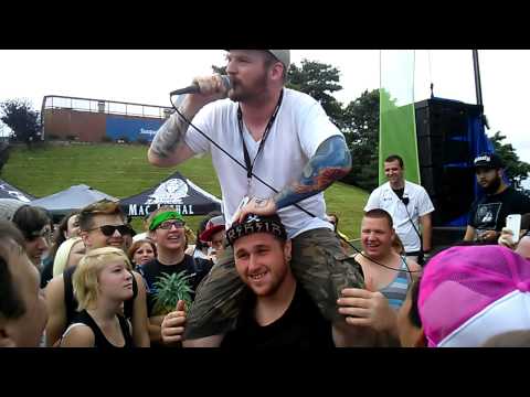 Mac Lethal Does Pancake Rap In Crowd - Warped Tour 2013