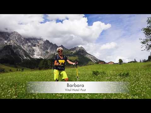 Die Wanderführerin des Vital-Hotel Post stellt das Wanderparadies Dienten vor