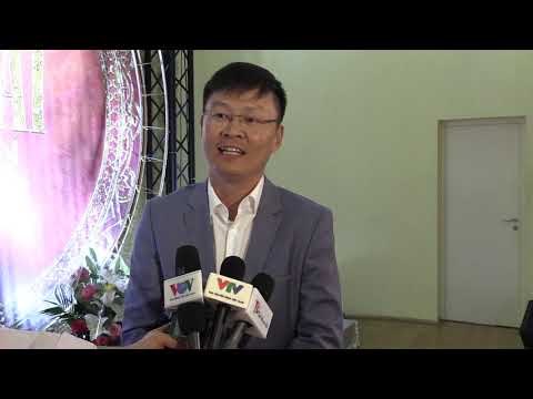 PHÓ ĐẠI SỨ PHÁT BIỂU SAU THÀNH CÔNG CUỘC HỌP BÁO "ÁO DÀI PHU NHÂN CHÂU ÂU"