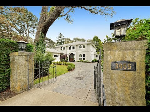 Stately Uplands family home on a lovely gated property