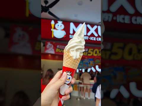 I bought a 50cents ICE CREAM!?🍦 #malaysia #mixue #icecream #grandopening #streetfood