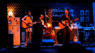 Seth Avett & Jessica Lea Mayfield - "Somebody That I Used to Know"