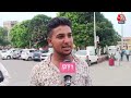 Ujjain Mahakal Mandir: उज्जैन रेलवे स्टेशन के पास लगा ये पेड़ है हजारों तोतों का आशियाना | Aaj Tak - Video