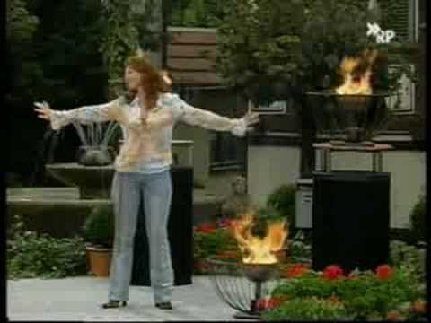 Maria Mathis  - Feuer in der Nacht