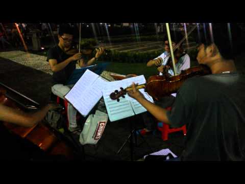 Bermain music ditaman kreatif dan inspiratif skali