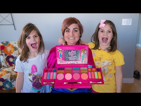 Princess Anna Helps Kate & Lilly put on MAKEUP!!