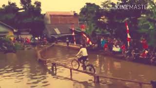 Download lagu Ngakak banget lomba naik sepeda di atas air. mp3