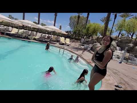 20220630 134206 Palm Springs with kids and Jade walk on water