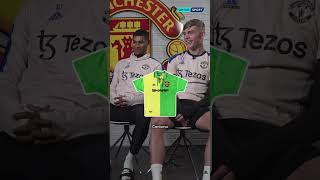 Which Manchester United player does this shirt remind you of