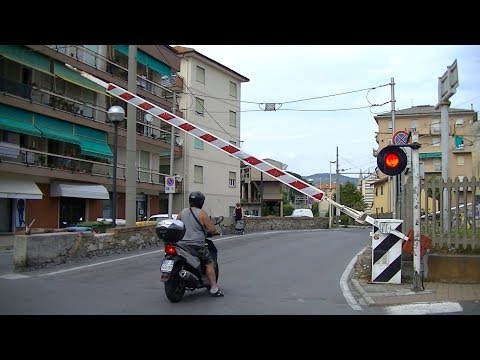 Spoorwegovergang Pietra Ligure (I) // Railroad crossing // Passaggio a livello