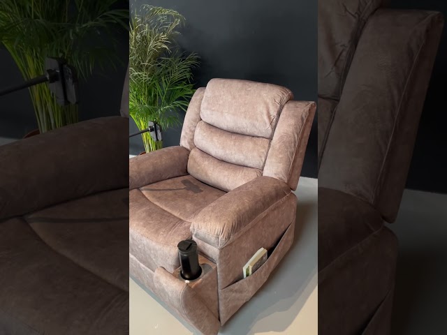 ايليت هزاز دوار مع اكواب بني