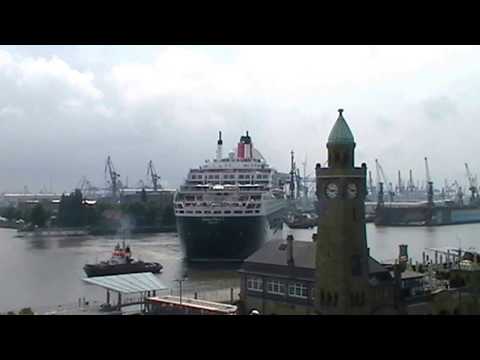 Queen Mary 2 Ausdocken in Hamburg Germany am 17.6.2016 aus der Werft Blohm+Voss