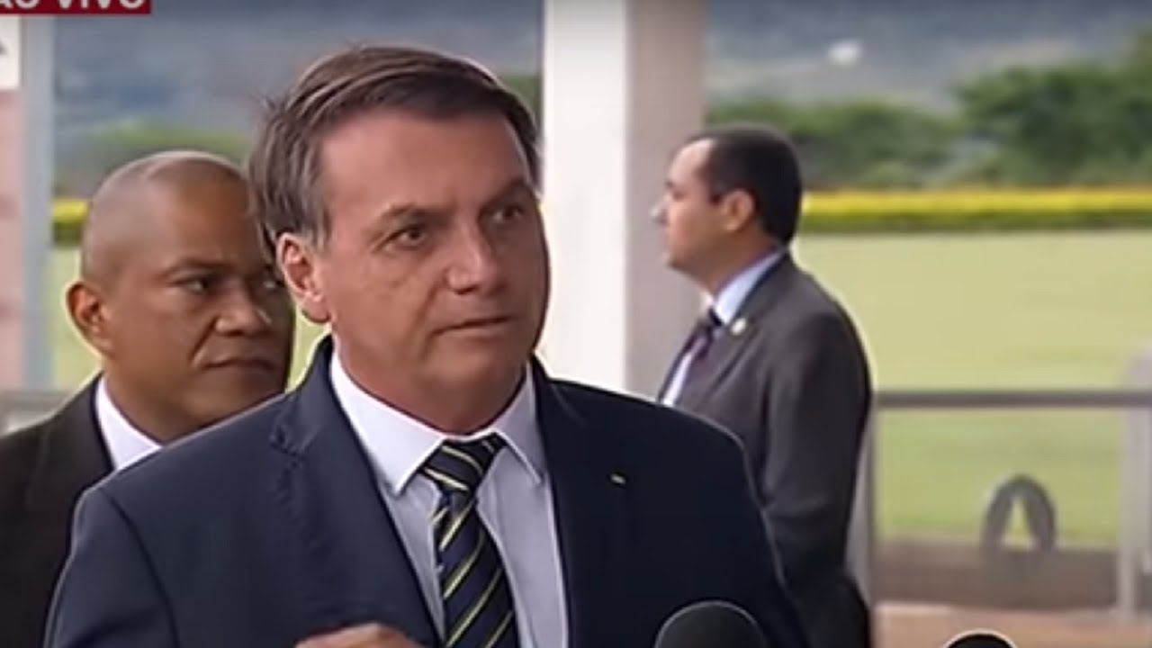 Bolsonaro volta a criticar medidas de isolamento e defende manifestações
