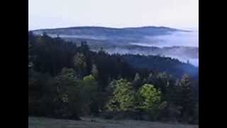 preview picture of video 'lavaudieu, la vallée de la Senouire dans les brumes - vue de L'horizonvert à Sembadel'