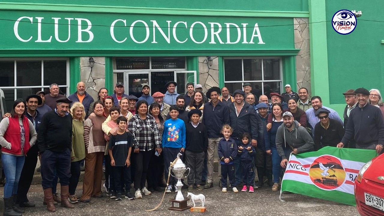 El 𝘾𝙖𝙢𝙥𝙚𝙤́𝙣 𝙙𝙚𝙡 𝙋𝙧𝙖𝙙𝙤 𝙚𝙣 𝙋𝙚𝙡𝙤 llegó a su pueblo y fue recibido en Caravana