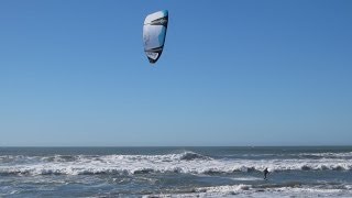 preview picture of video 'Gold Beach Kitesurfing!'