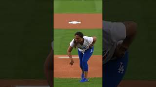 Mookie Betts and his mom throw out the first pitch for Dodgers ????