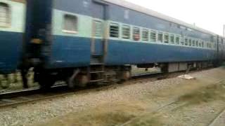preview picture of video 'pachim express sawraj express thundring at khanna on 110 kmph'