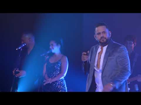 Jhonder Morales - Me quedo con tus Besos (En Vivo)