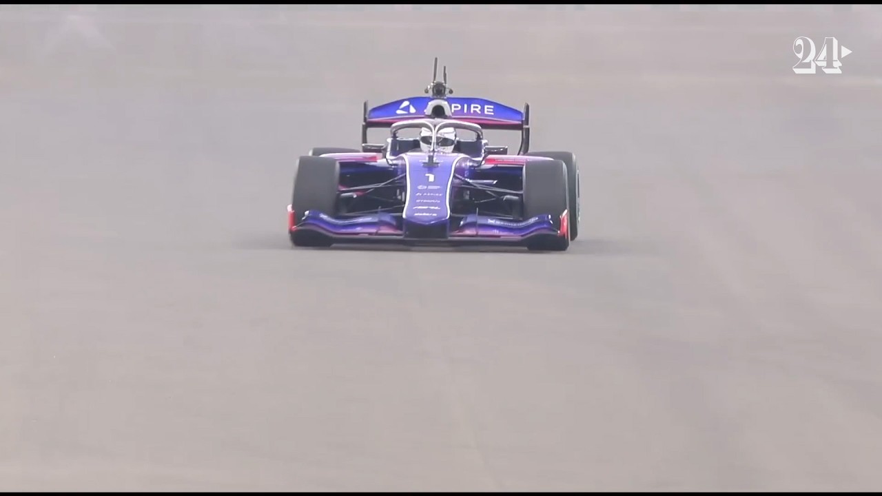 A2RL: le auto da corsa dell’Abu Dhabi Autonomous Racing League si sono date battaglia a Imola
