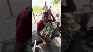Hardworking Amma Ji selling Aaloo Paratha at 15/-Rs #agra #agrafood #hardworking #food