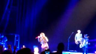 Kelly Clarkson - LIVE -Atlanta, GA &quot;Girl Next Door&quot; 2/23/12