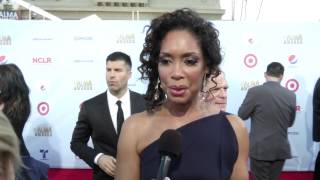 Alma Awards / Gina Torres, "Talk to me in Spanish!"