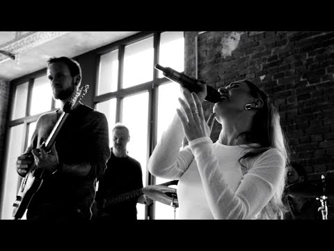 Sophia Verena feat. The Elevators - No Pressure (Tanzen durch Berlin) | Official Music Video
