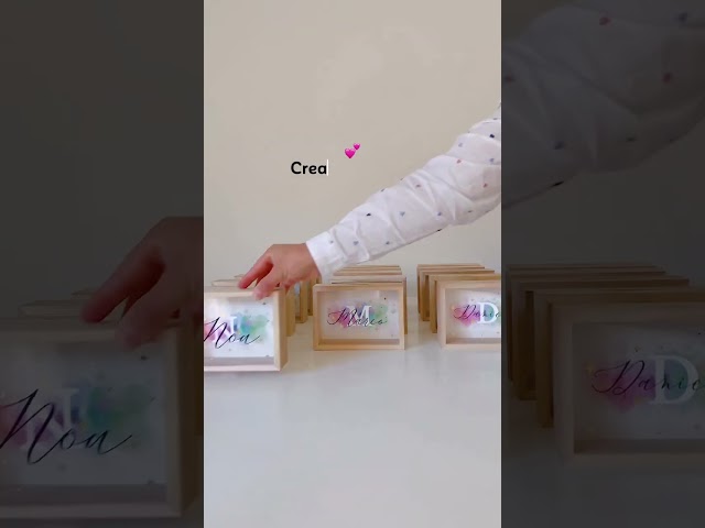 Vídeo relacionado con LolaPix Hucha Infantil Personalizada. con Nombre y Foto. Regalos Personalizados. Huchas Originales. Cerámica Tapón Inferior. Monedas. 9x8cm. Hulk