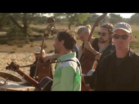 Eriksson Delcroix - Riding On A Snake With A Bottle Of Tequila In My Hand - Desert Session