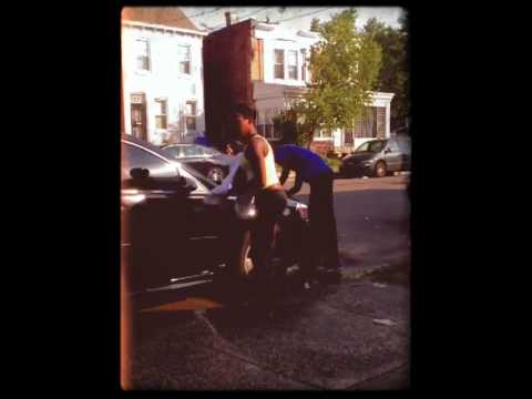Ligee drying the car