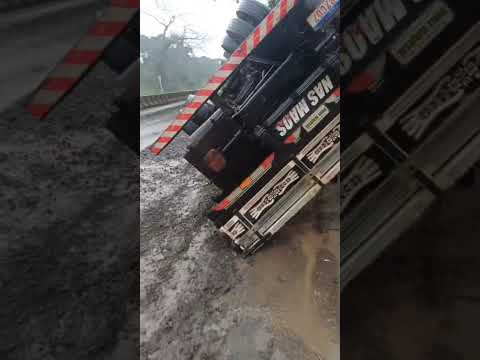 Mais um acidente no Trevo da BR 476/ 153 em Paulo Frontin-PR na famosa mureta!