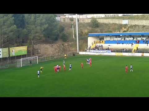 Zé Valente faz golo artístico.