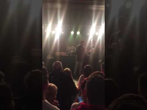 Kool Savas holt Fan auf die Bühne // Aschaffenburg 2017