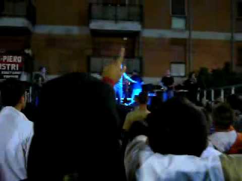 Fido Guido ft. Mama Marjas & the rootz band - Ridammi l'erba (Tamburi - 09-10.'09)