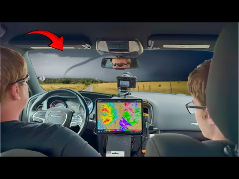 Storm Chase (Rare Horizontal Twisters)