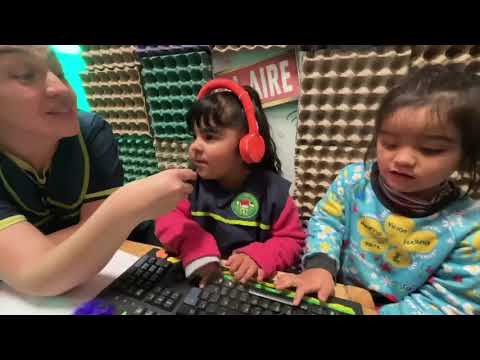 En el mes de las infancias los estudiantes de sala de 4  turno mañana  se expresan.