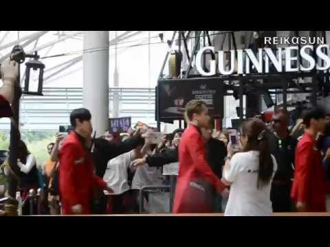 150614 VIXX walking to press con area