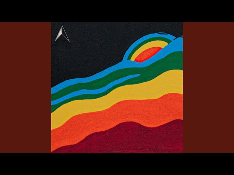 ילד קטן בעיר גדולה