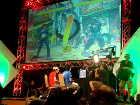 EVO 2011 Fan Perspective Videos - SSFIV AE Top 8 - BROKENTIER Latif (VIPER) vs. MCZ Tokido (AKUMA)