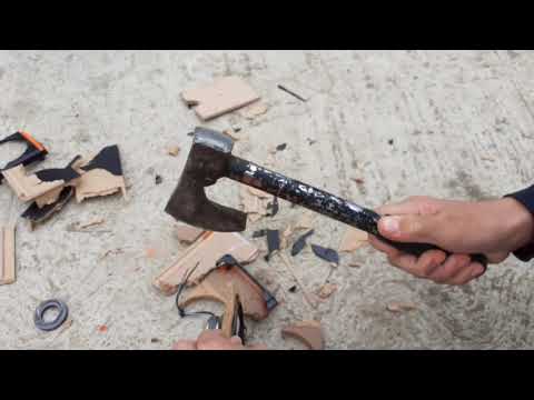 Am distrus o boxa.Ce se afla in ea???