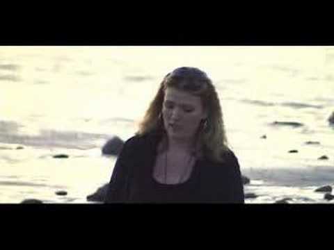 ESYLLT TUDUR - "Ar Lan y Môr"