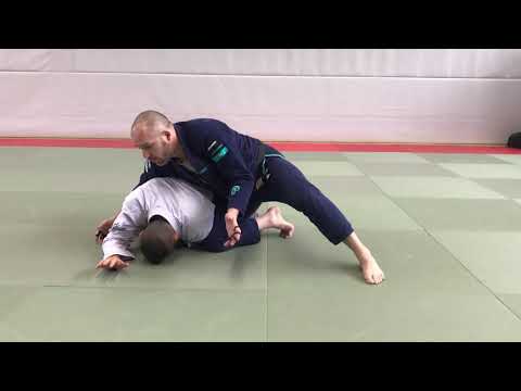 Invisible wrist lock against turtle by Hugo Fevrier