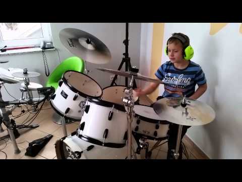 Tim 11 Jahre und sein Schlagzeug