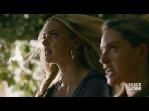 Legacies 1x04 Josie, Lizzie and Hope kill the spider