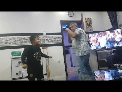 Deda i unuk trenijaju