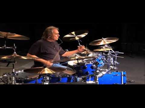Chick Corea Three Quartets ( Vinnie Colaiuta drum solo ) -  Sicily 2003