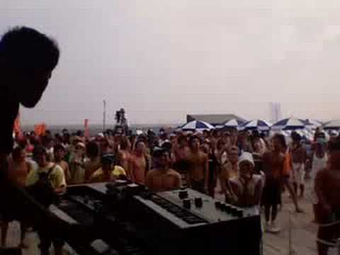 Michael Stark with JATAS live on the beaches of Japan