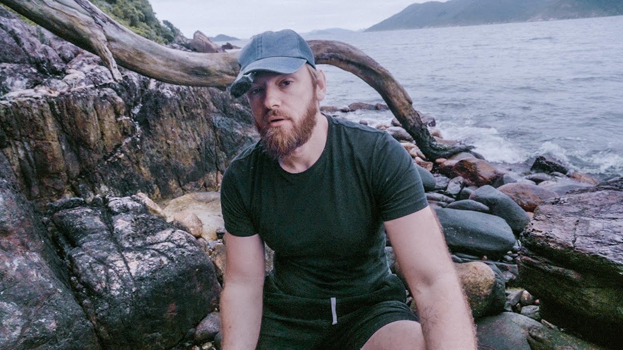 quem trabalha não tem tempo pra ganhar dinheiro.