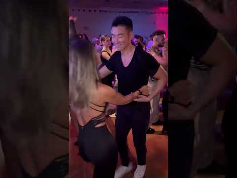 Pure Emotionen und Leidenschaft - Bachata Sensual mit Xi Dünnhoff beim Bacharoyal 🔥